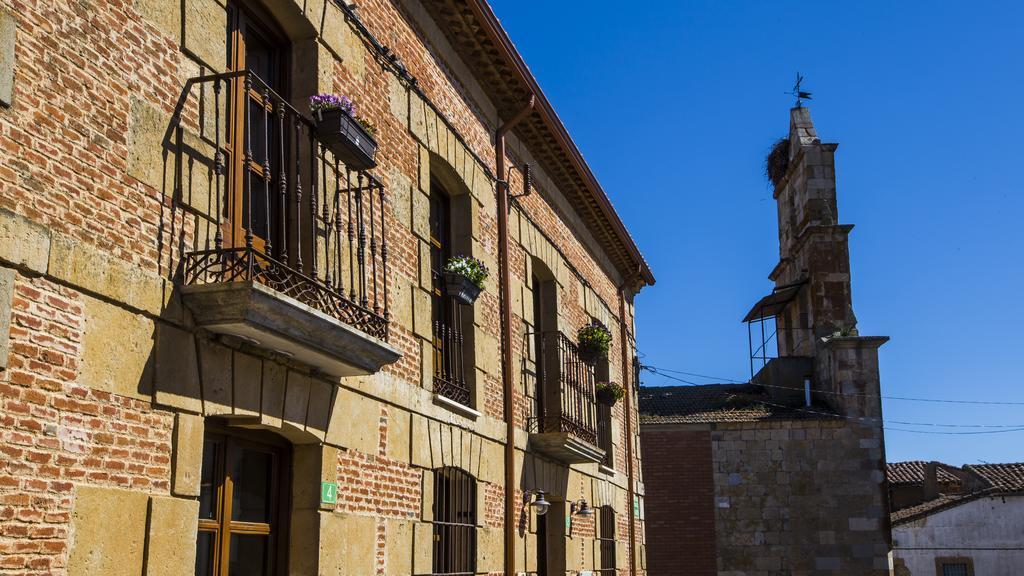 Posada Real Del Buen Camino Villanueva de Campean Exterior photo